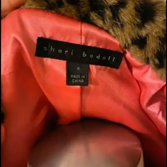 Crop  Leopard Jacket - Picture 2 of 2